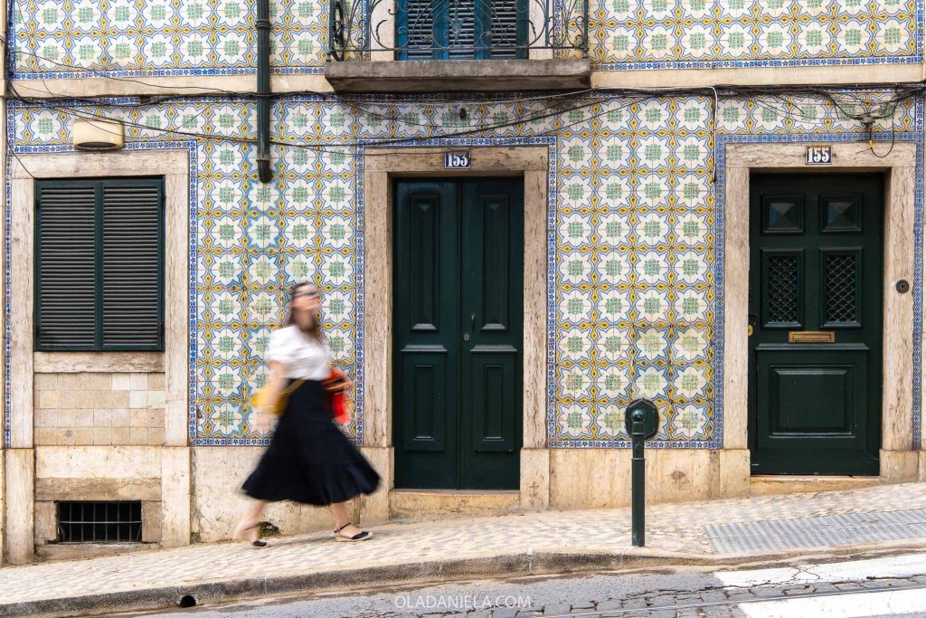 A tiled building in Estrela