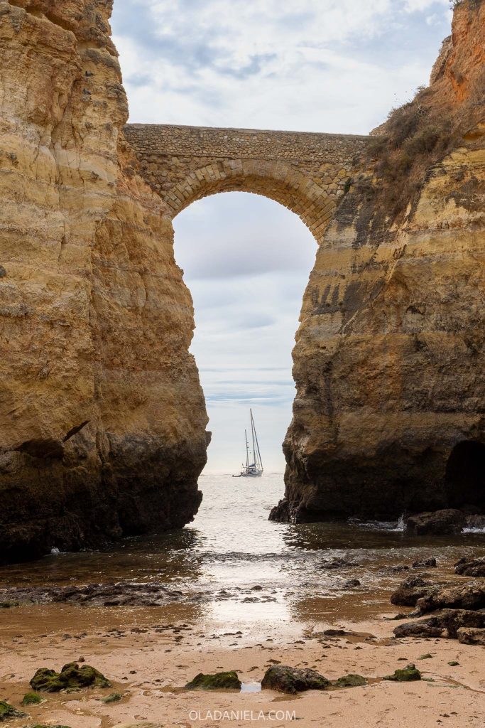 The famous bridge at Praia Estudantes beach in Lagos, ALgarve