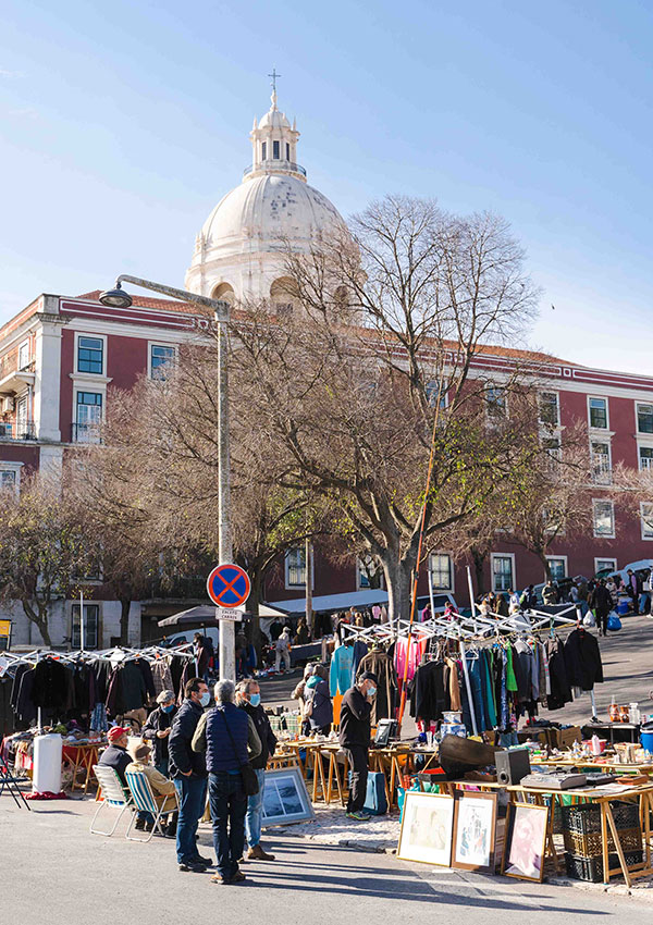 Feira da Ladra Lisbon flea market