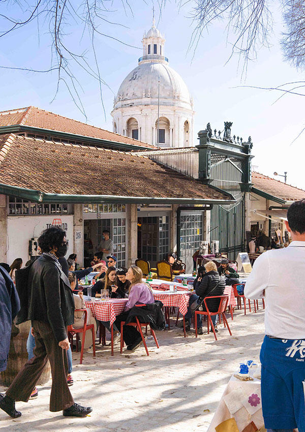 Feira da Ladra Lisbon flea market