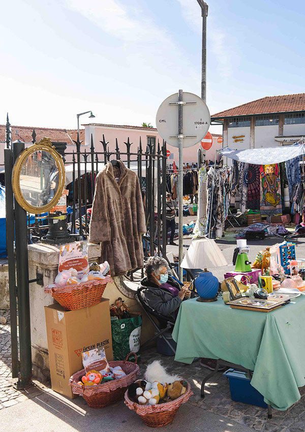 Feira da Ladra Lisbon flea market vintage clothing