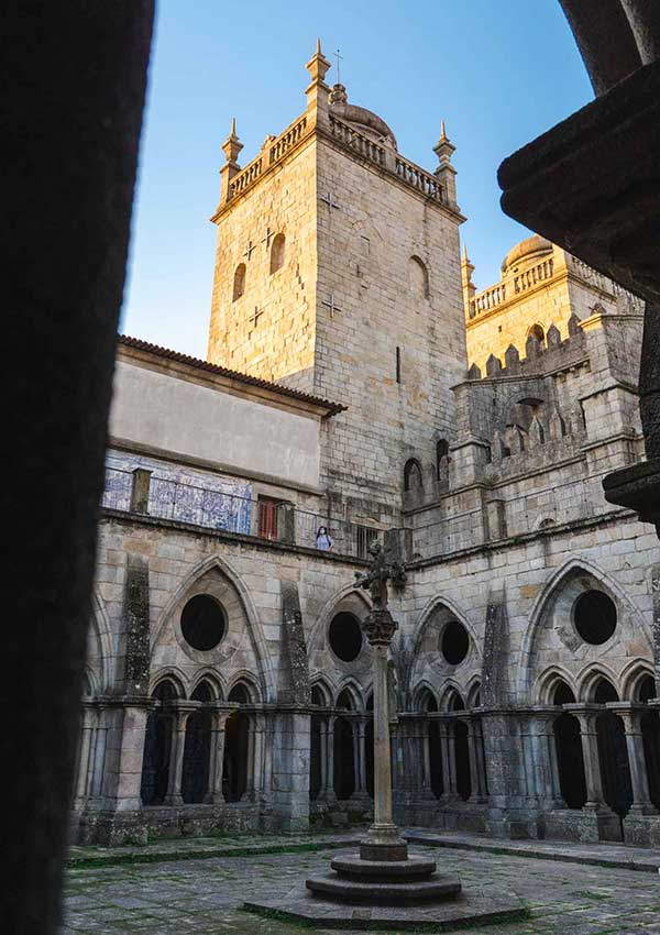 Sé Cathedral do Porto is filled with amazing azulejos
