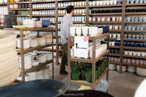 One of the best Portuguese ceramics ao kilo or by weight stores is Clayo Outlet in Braga