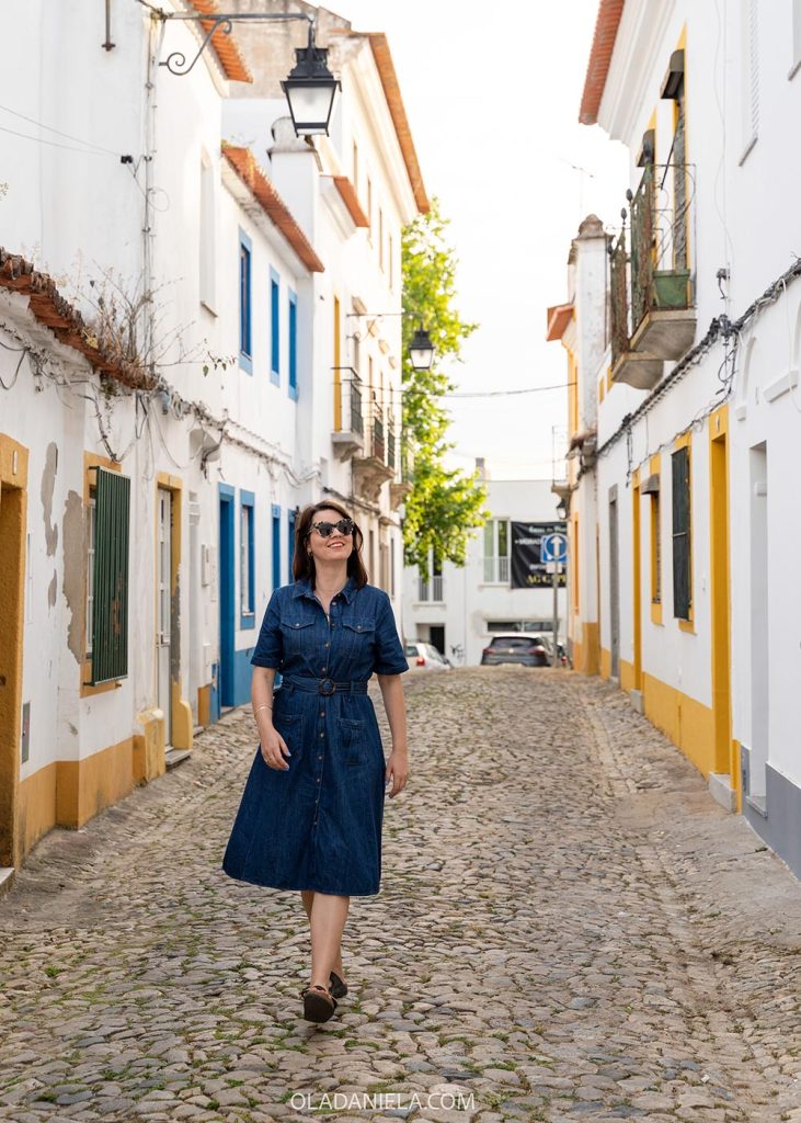 One of the best things to do in Évora, the Alentejo capital, is walk around the charming historic city center