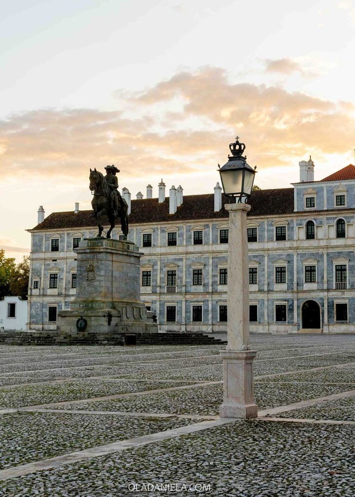Vila Vicosa palace at sunset
